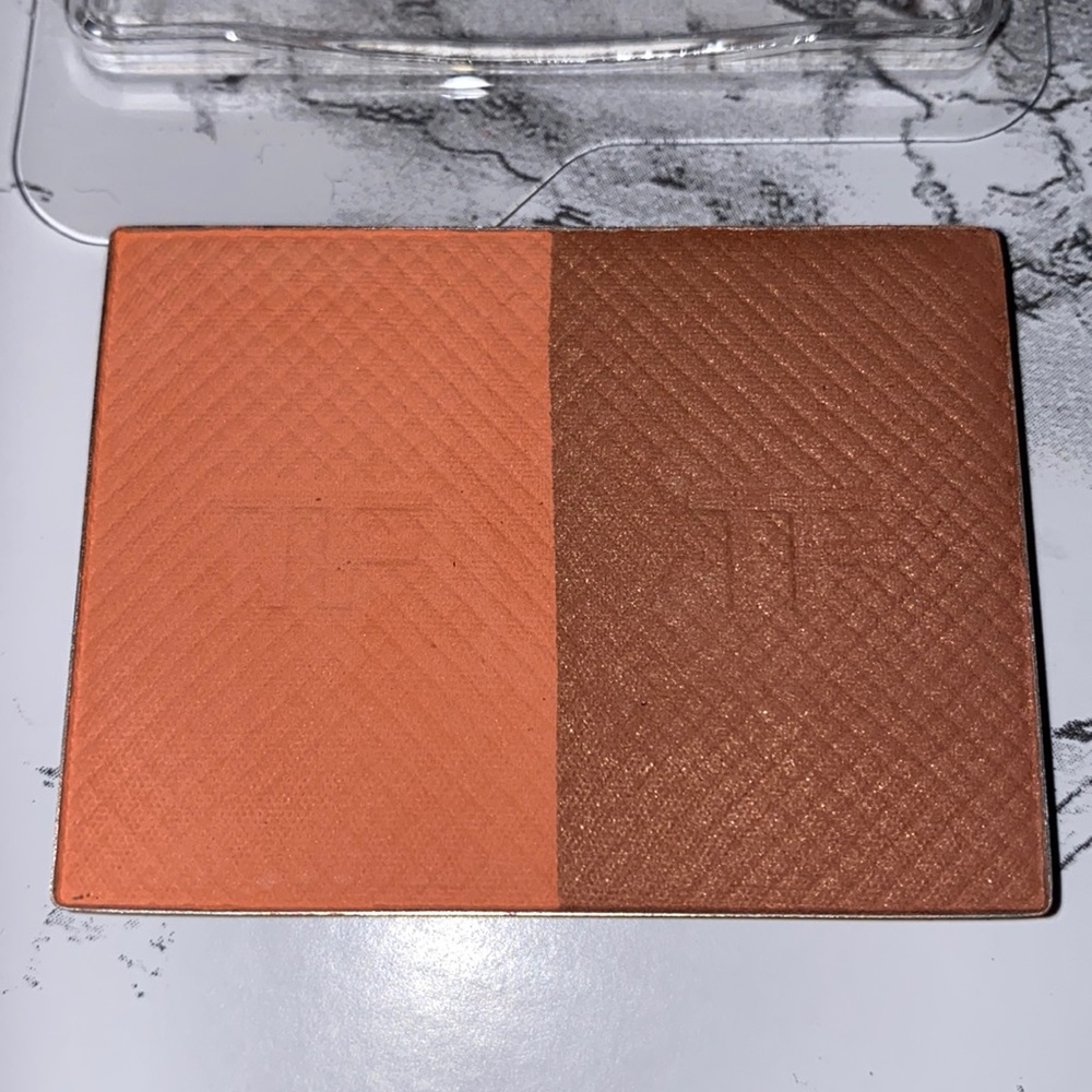 NWOB Tom Ford Shade + Illuminate Blush: peach poison 
Never used
No box
